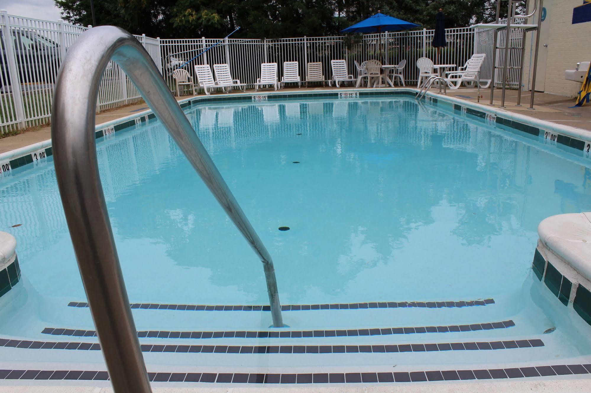 Fairfield & By Marriott West/mark Center 3*