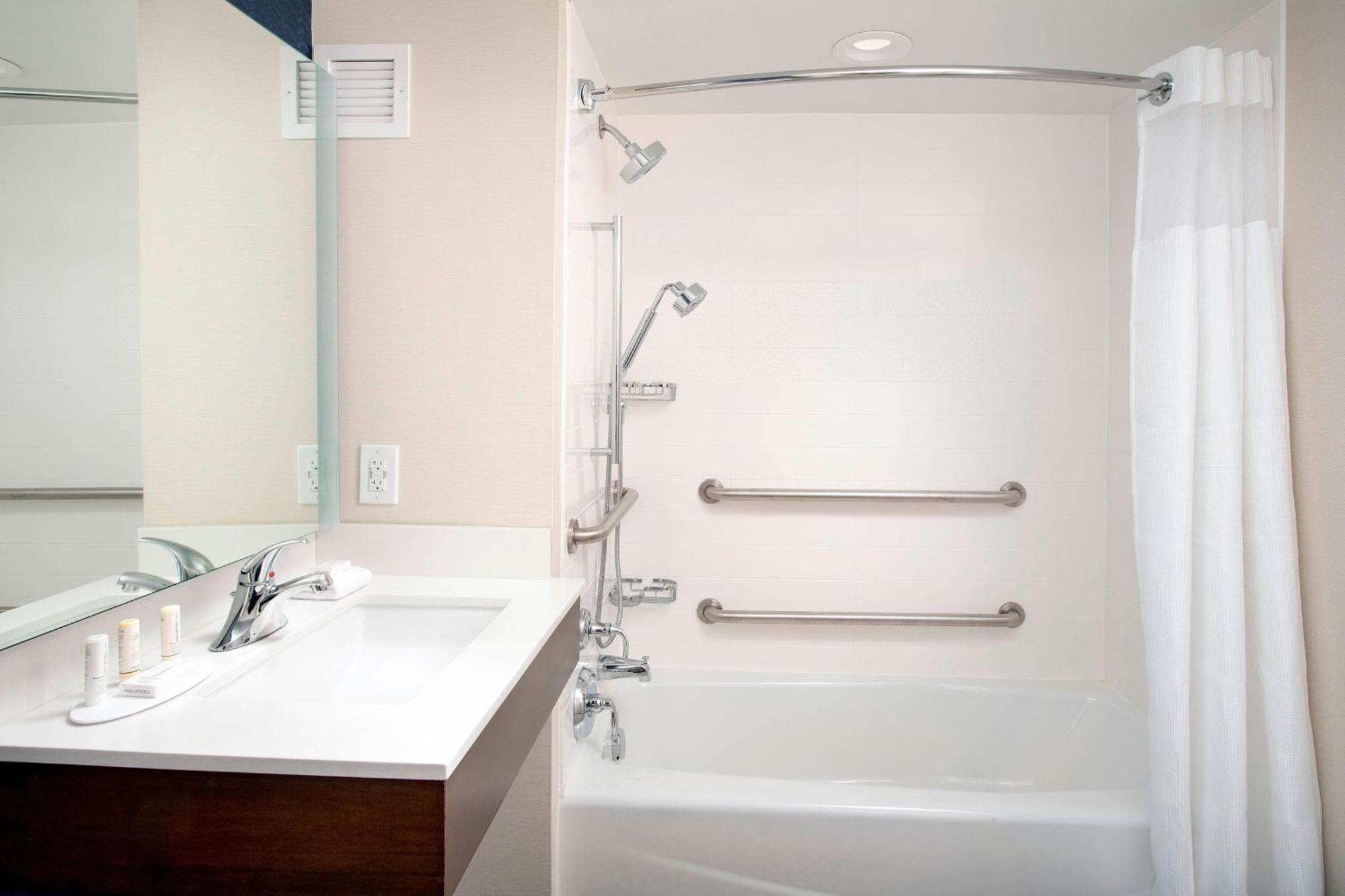 Hotel Fairfield & By Marriott West/mark Center Alexandria